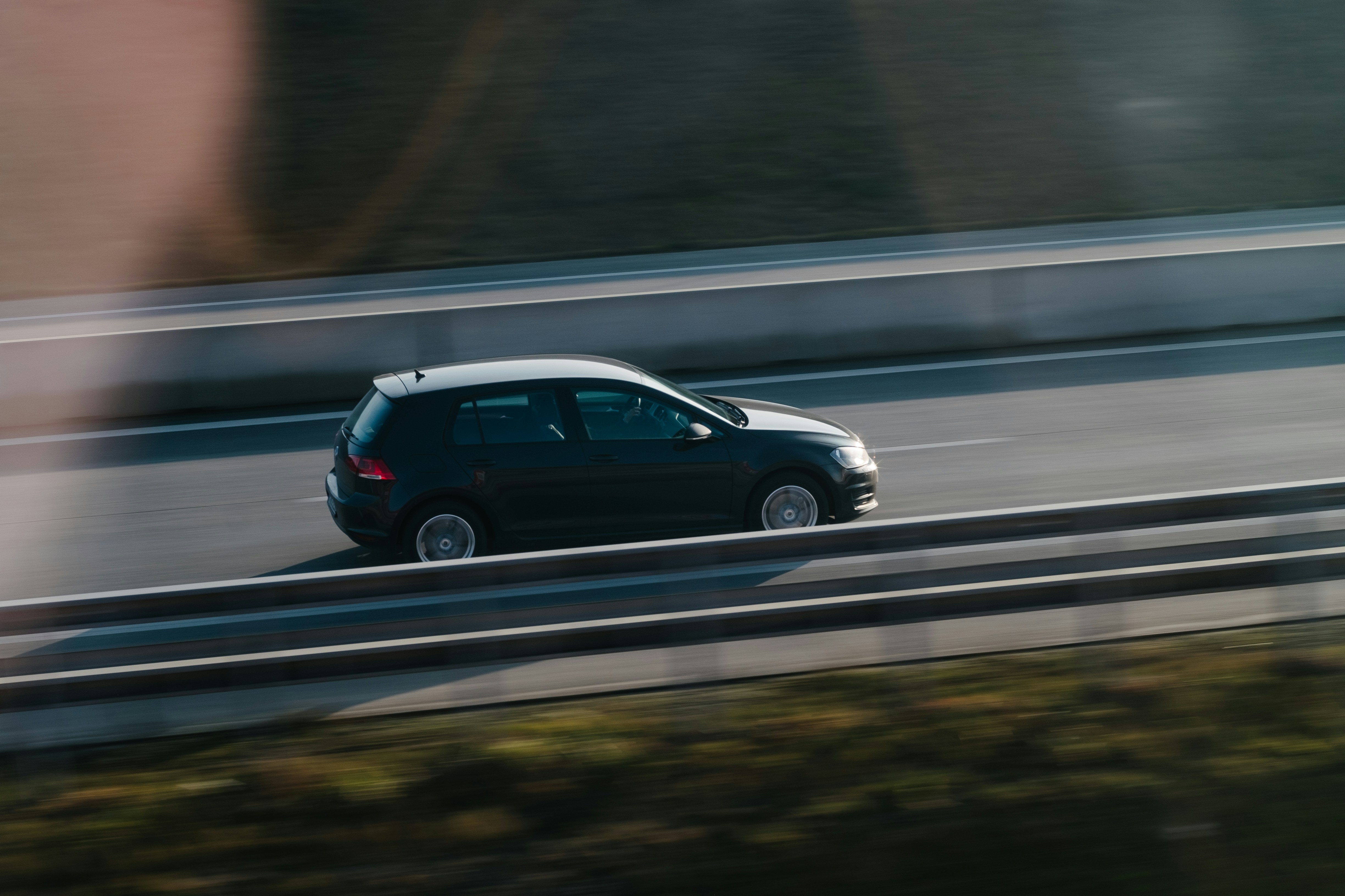 macchina in autostrada.jpg